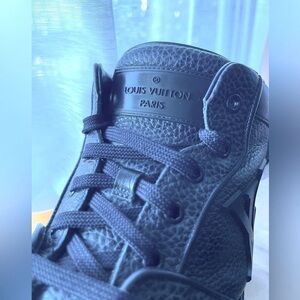 ⭐️ LOUIS VUITTON  Men’s sneakers US sz 8